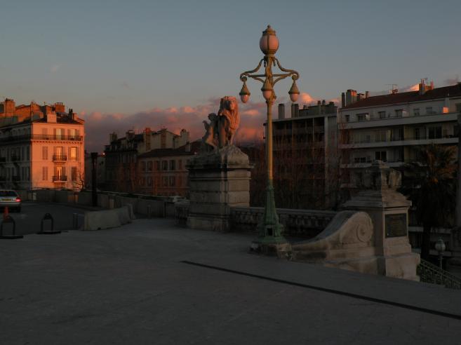  abords de la gare, soleil couchant
